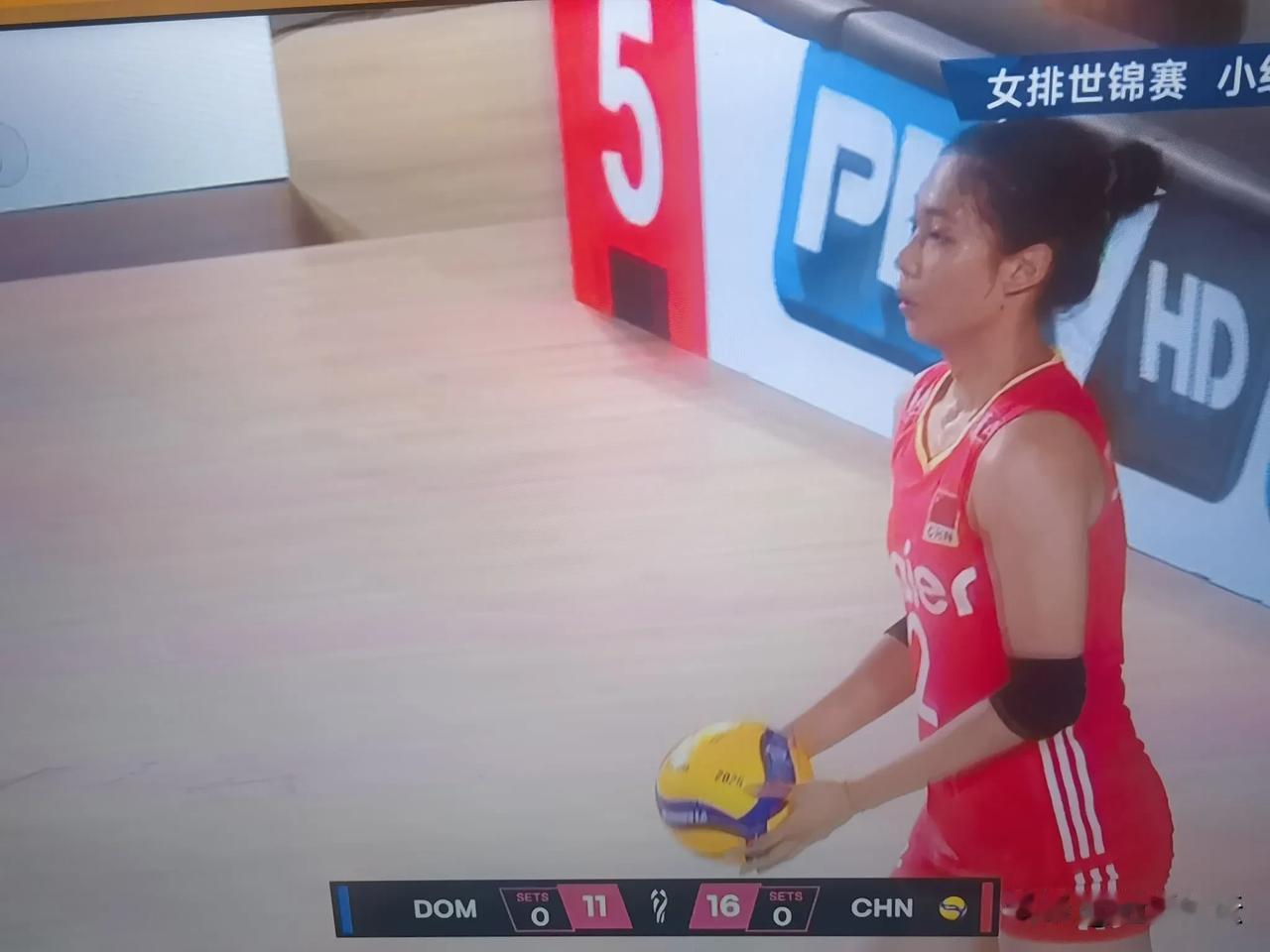 中国女排打疯了！小组第一有望！
      面对世界劲旅多米尼加女排，中国女排1