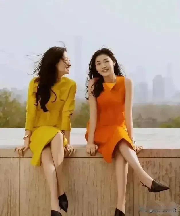 常玉米icon和妈妈的合影。好温馨的画面，怪不得常玉米继承了妈妈优雅气质，原来妈