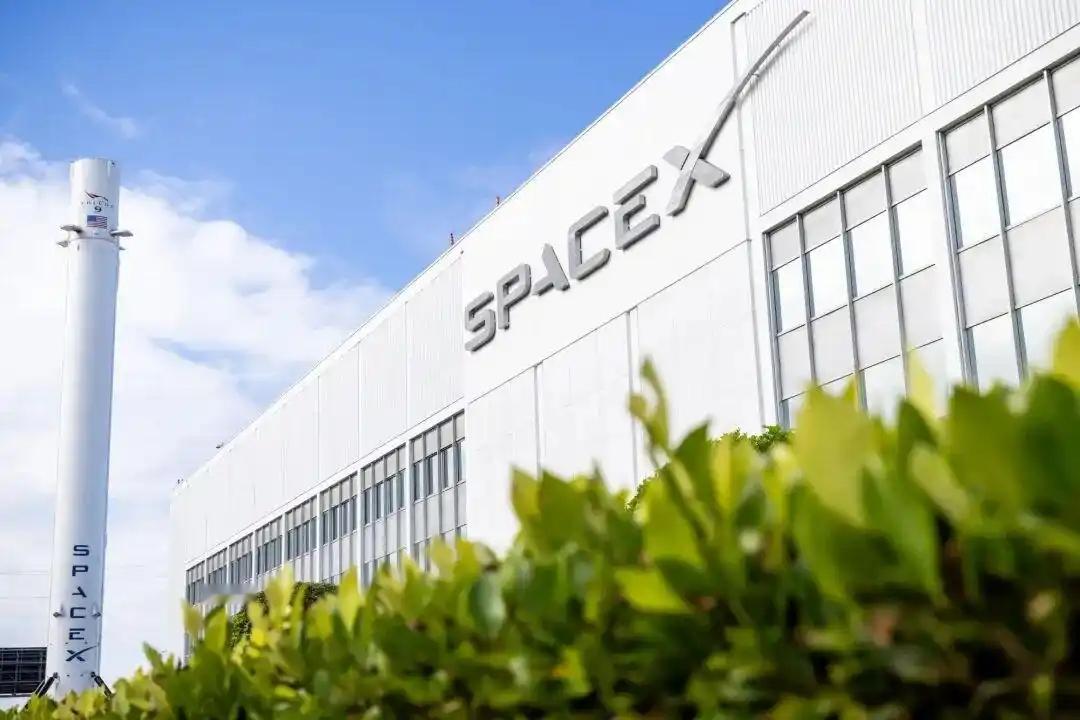 多位知情人士透露，多数SpaceX股东已表决通过这家非上市企业董事会提议的普通股