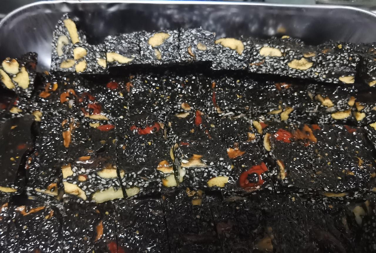 气血充足才有力量，自制阿胶糕，吃了再也不想买成品阿胶糕了 刚开春时，老妈给我送了