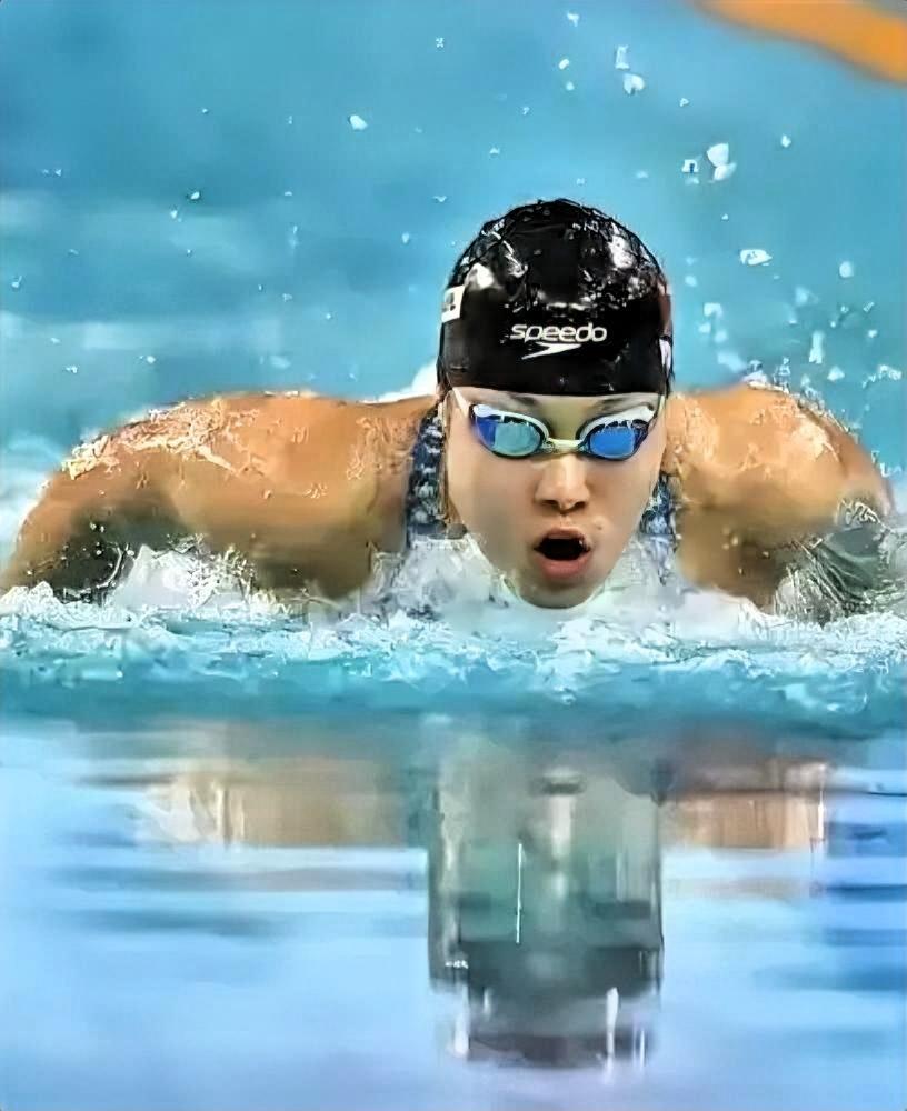 独一无二！本届中国游泳公开赛开赛以来最大的惊喜依然是河北天才少女于子迪，她不仅一