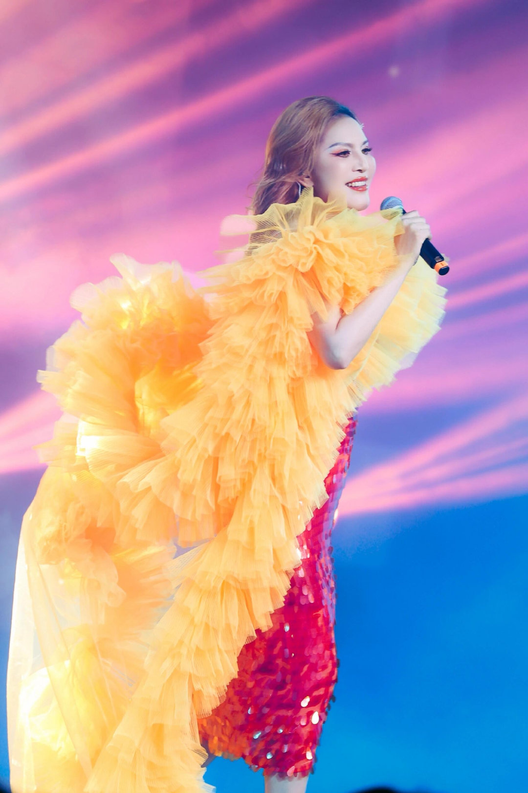 这场直播把全网热梗玩明白了 朋友们，这场直播让我感受到无尽的欢乐！热梗和搞笑瞬间