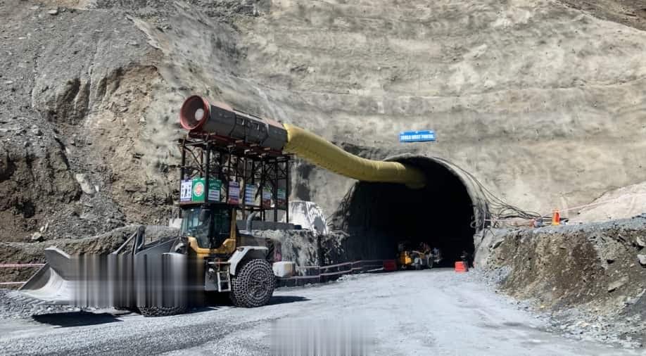 【世界之巅的基建竞赛】预计2026年，印度最长、海拔最高的Zojila隧道贯通。