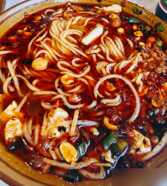 谢娜那碗面条，你以为她干吃不胖？那是骗你的！她刚生完双胞胎，挺着肚子当众立誓：三