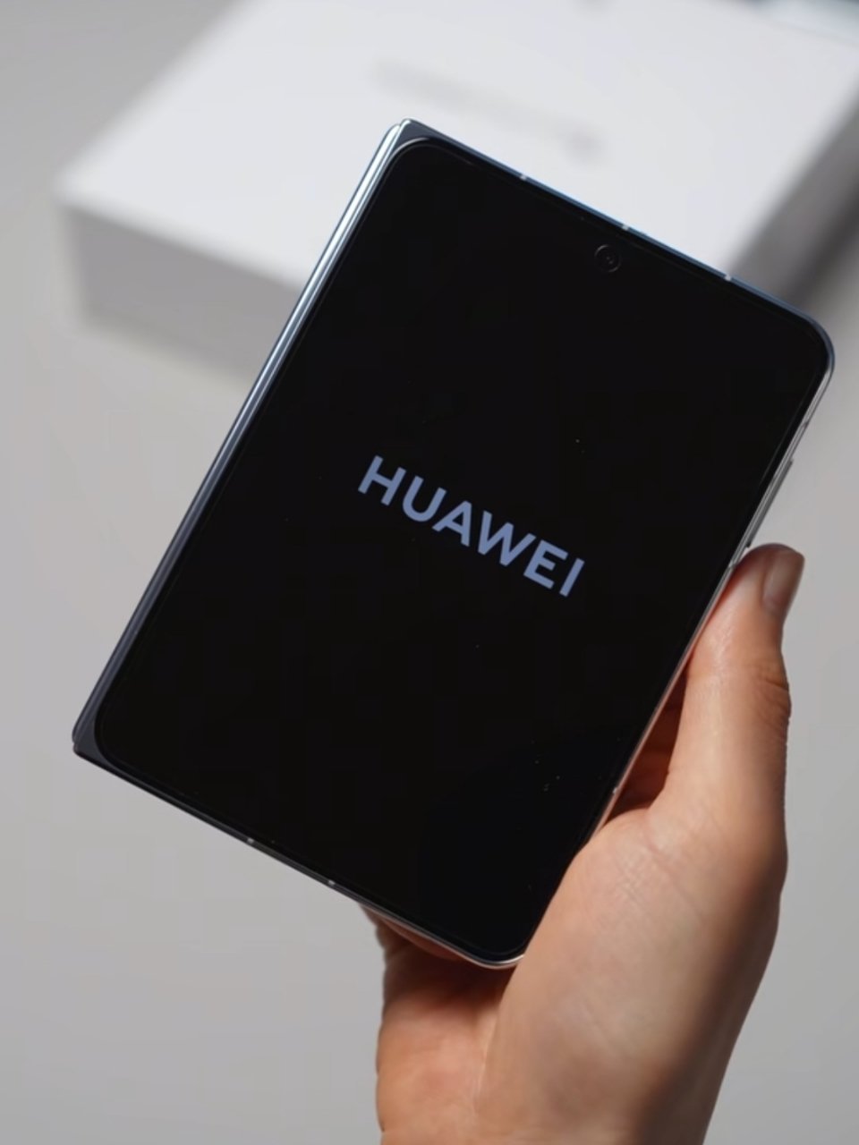 阔折叠屏手机是华为首创，可变光圈也是华为首发商用。现在苹果也要出阔折叠iPhon