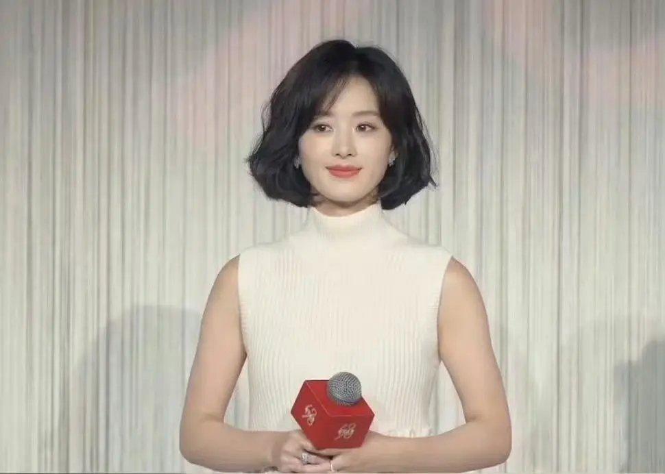 赵丽颖现在跟小羊似的 ​​​