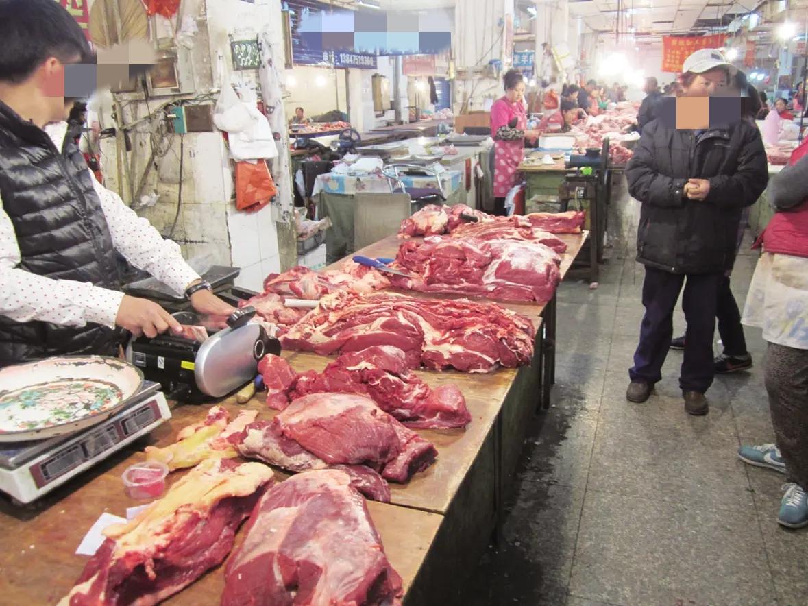 卖牛肉的人，一句话只想把人噎死

今天去买牛肉，生了一肚子气，一个男子在卖牛肉，