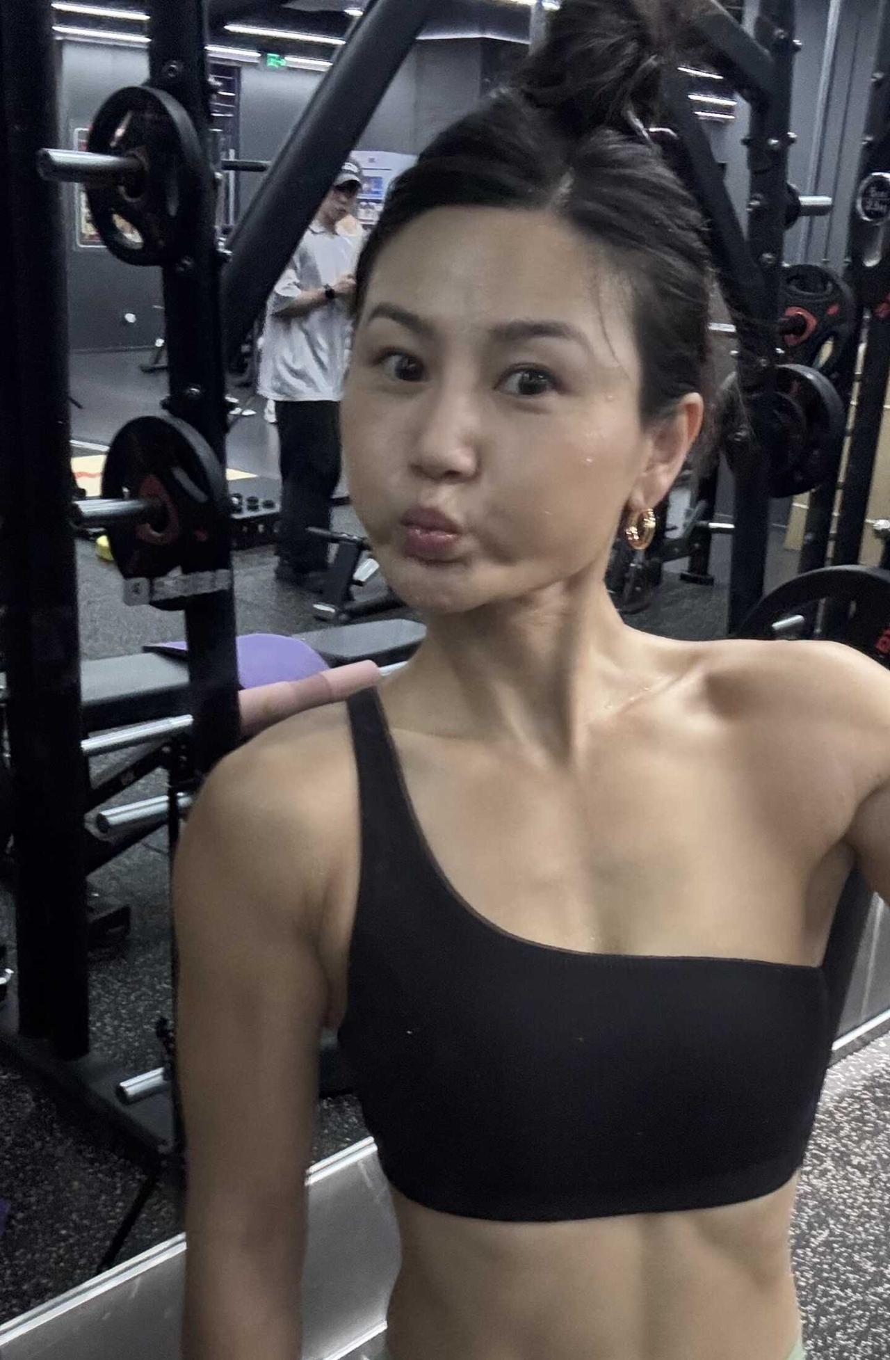 我的生活化，日常化.
全都是能量，fine🤘🏾
有在好好生活
要认真生活呀