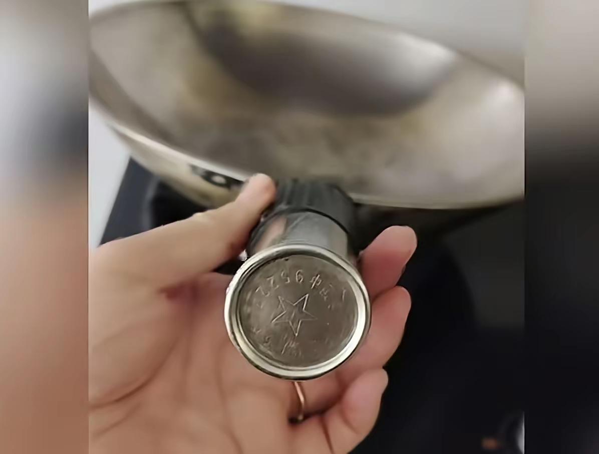 真的是良心锅，一个网友晒出自家的锅，说已经用了快三十年了，还像新的一样，这真有点