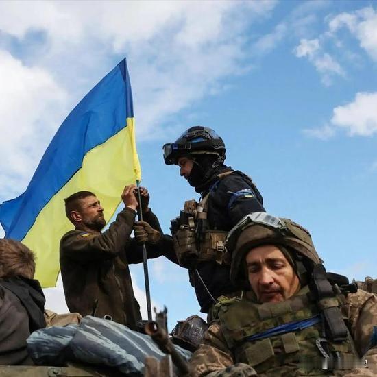 泽连斯基的意思很明确，你不让我加入北约可以，不让加入欧盟也没事，不让外国军队进入