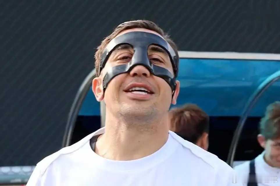 巴媒：戴维森与西海岸续约至今年年底，含一年的选择续约条款据巴西媒体otempo消