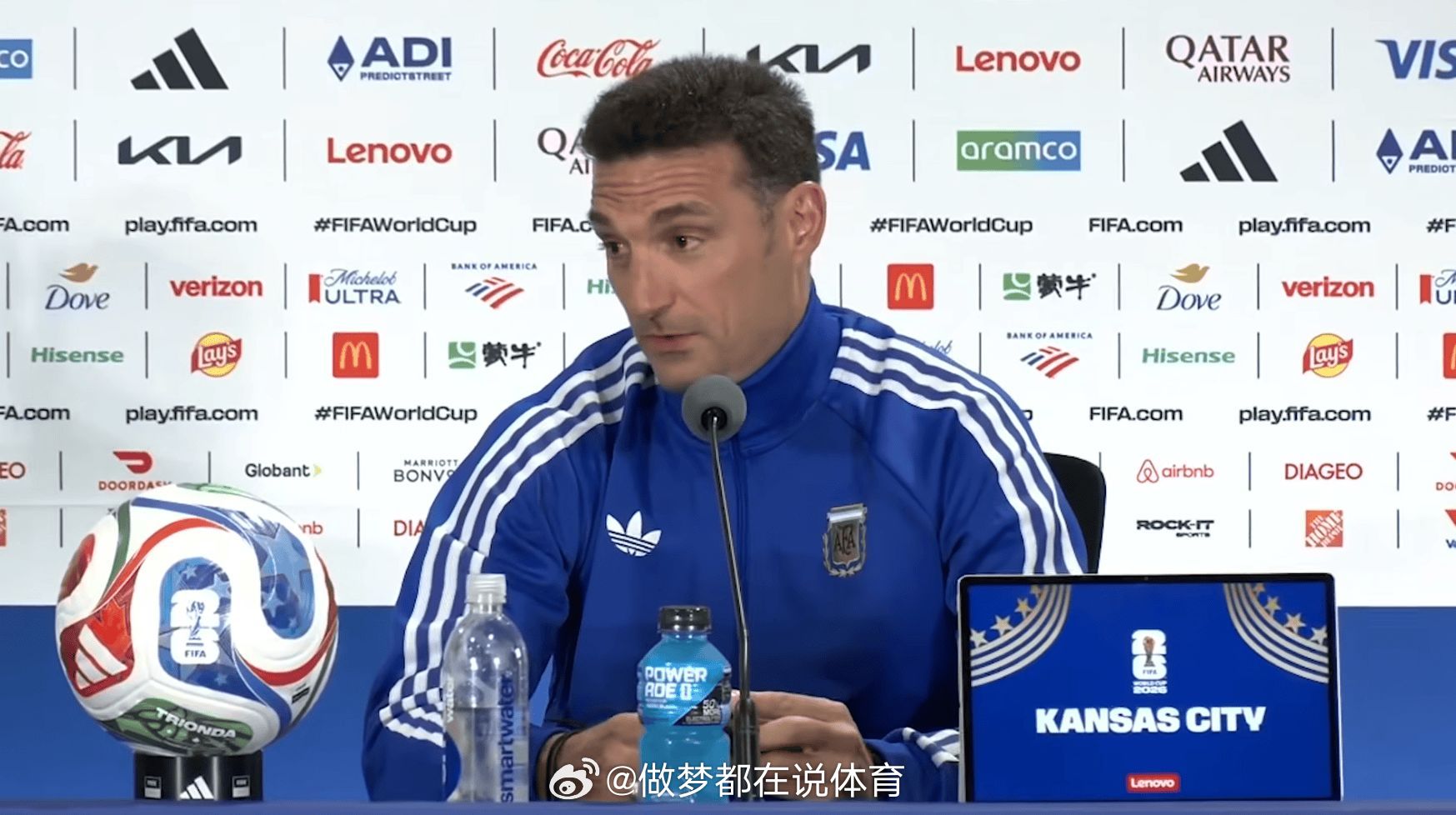 阿根廷主帅斯卡洛尼在世界杯四分之一决赛对阵瑞士前夕出席了赛前发布会，就首发阵容、