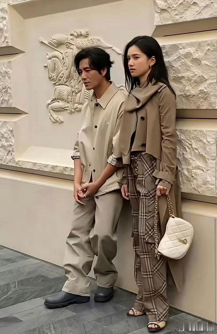 陈坤这拍个照是怎么了呢，也太无精打采了吧！ 