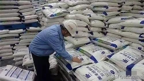 霍尔木兹海峡那边还没消停，谁能想到，咱们西北新疆、宁夏和内蒙的尿素厂却忙得脚不沾