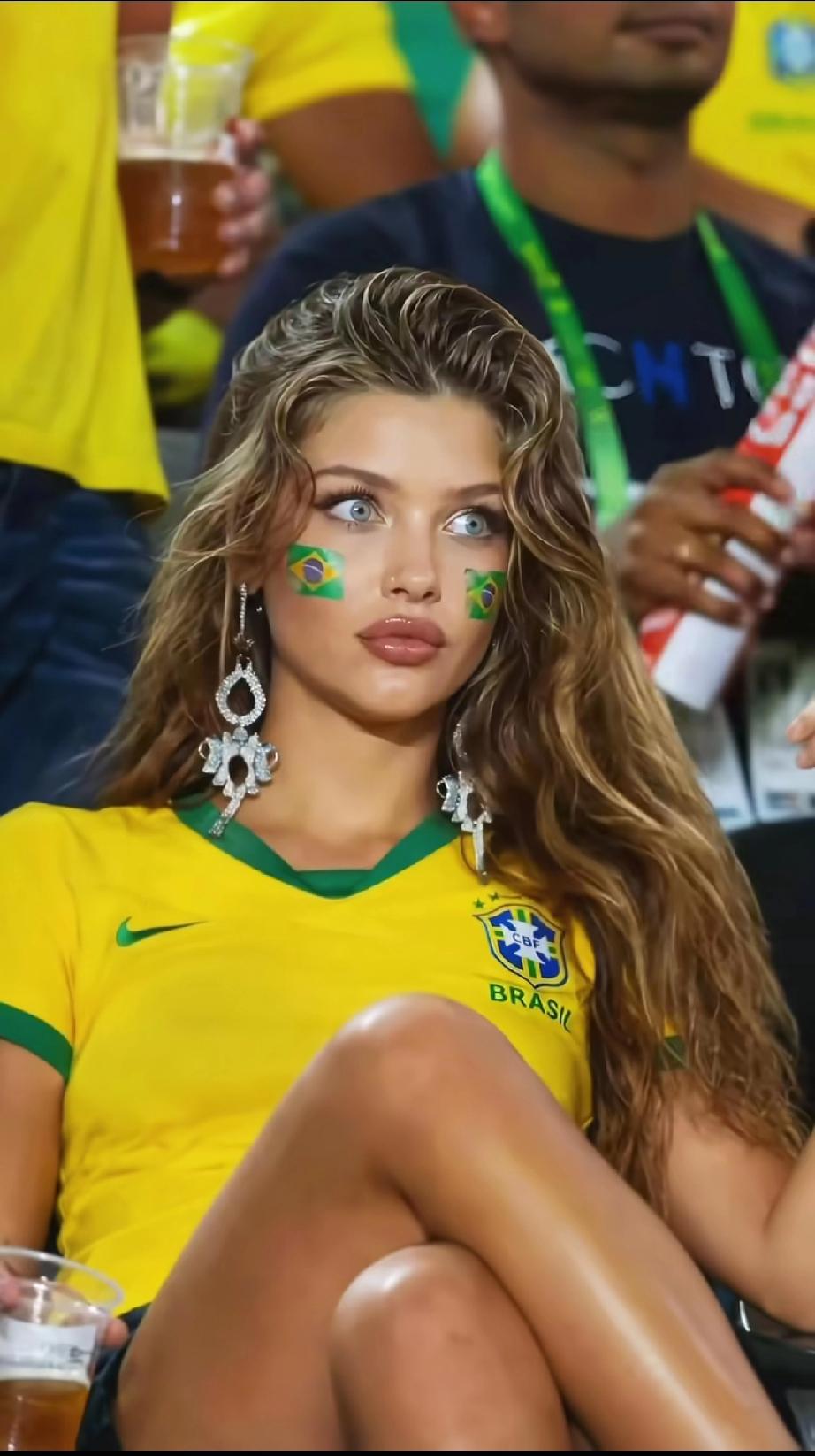 世界杯美女
您知道她是哪个国家的么