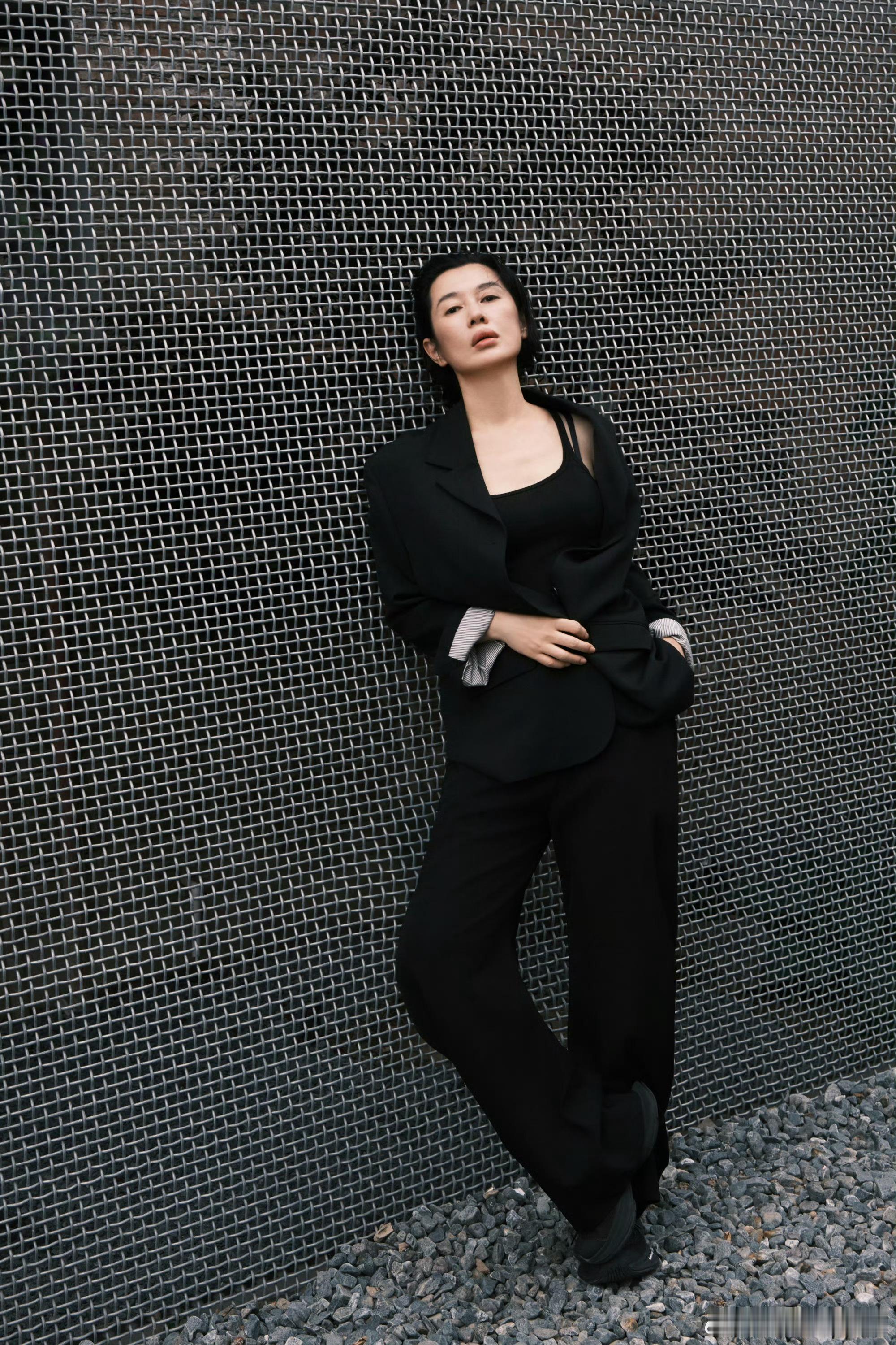 余男用作品接住了中女时代余男演农妇的淳朴、军人的刚毅都到位，从《杀生》到《藏海传