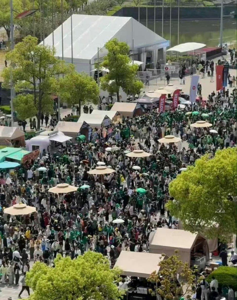 妈呀人，人，人，全是人，全部为王一博而来。王一博把ChinaGT干成了全球顶级赛