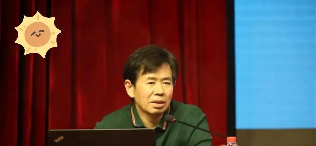 戴旭摘麦那晚，直播弹量直接破亿。
我盯着屏幕，心里咯噔一下：这哪是事故，这是信号