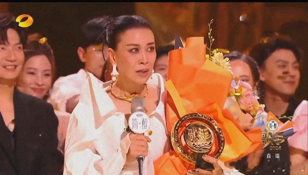 #歌手回应质疑#好庆幸，除了第一季，以后就没看这个节目了，凡希亚好厉害，孙楠也不