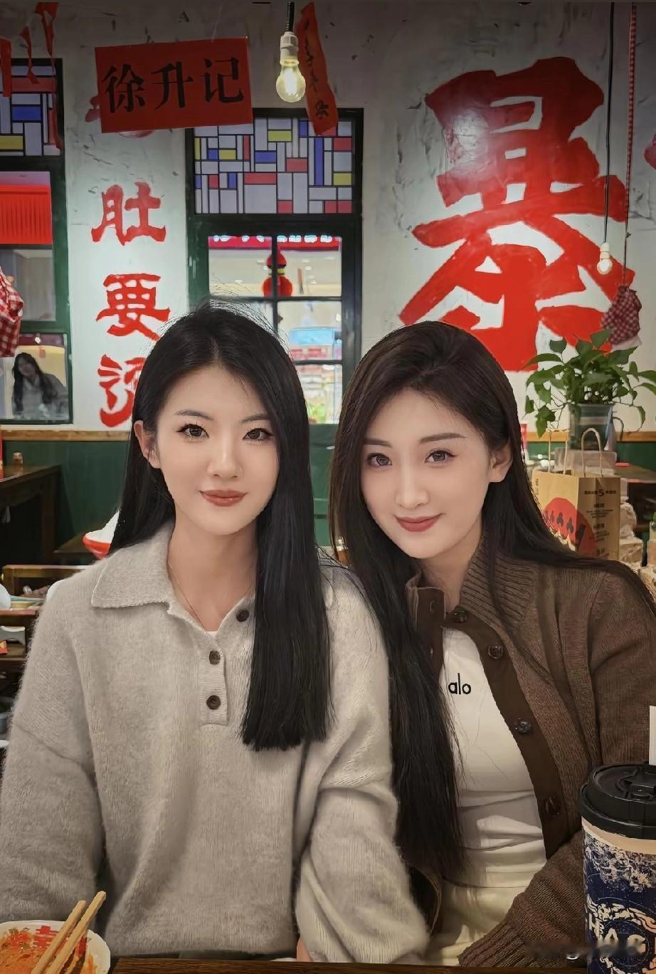 花容月貌赛貂蝉，天生丽质胜玉环，姐妹相聚，时光不老愿年年有今日，岁岁有今朝玉环美