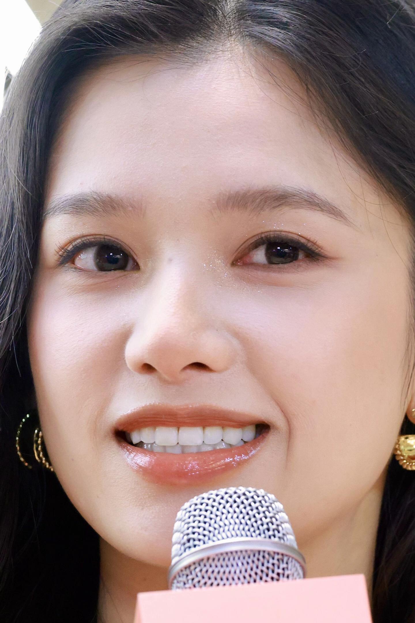 张婧仪。