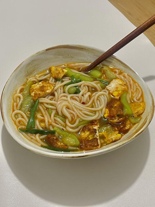 鲜辣丝瓜鸡蛋米线🍜真的巨巨巨好吃！
