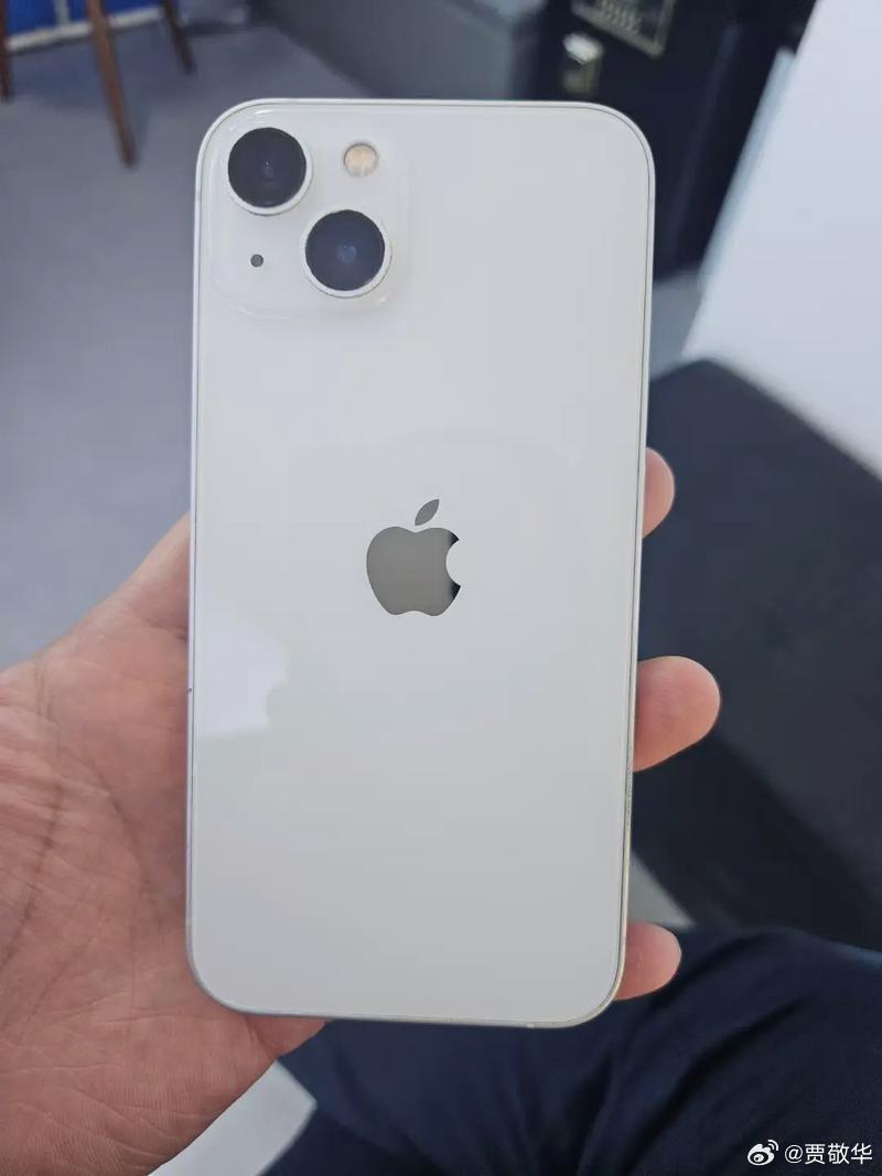 分享个福利，iPhone13如果发现电池鼓包的情况，可以免费换一块电池，这是苹果