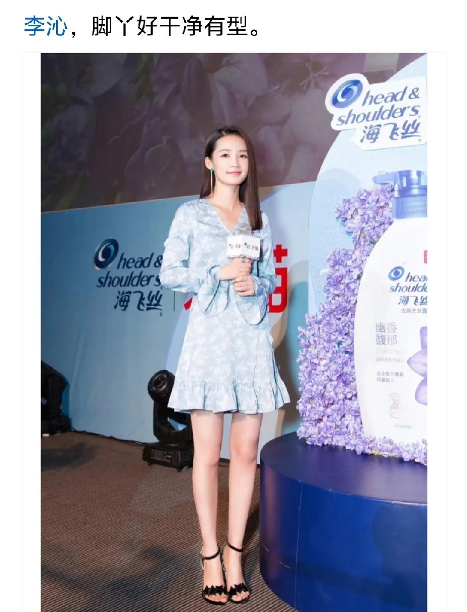 庆余年的时候觉得她好丑，现在看生活照，越看越可爱了[呲牙]