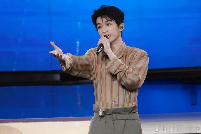 黄子弘凡演唱会邀请陈哲远唱跳跑男真的太会搞事了，直接促成黄子弘凡和陈哲远的双向氛
