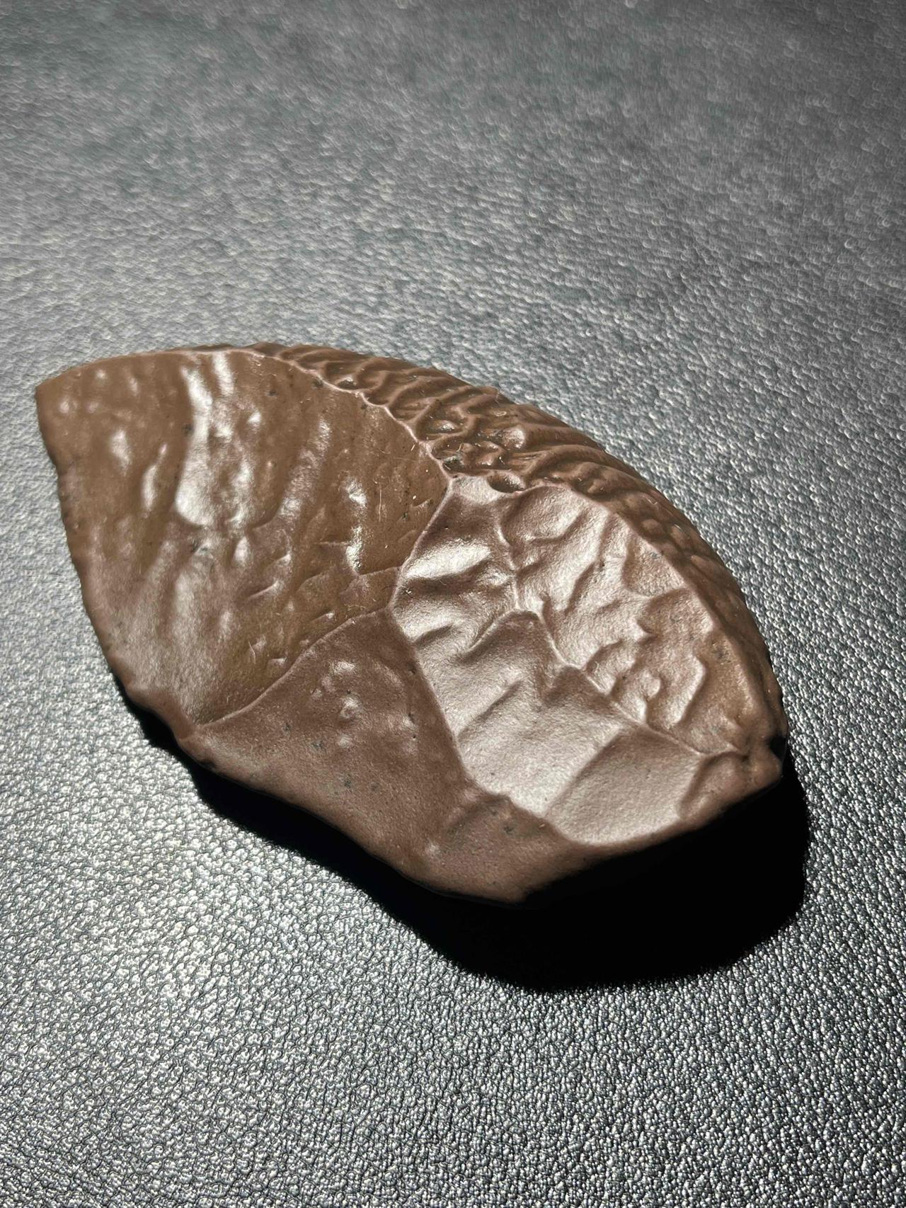 分享你的奇石新疆皱纹泥石，皱皱巴巴的特色纹路，大自然的馈赠！[给力]