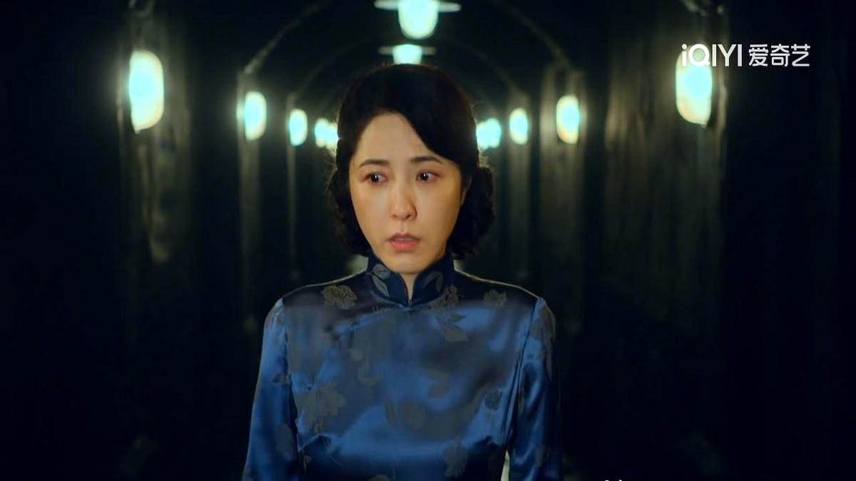 背影比眼泪更有杀伤力。

她送的不是凤梨酥，是“我还撑得住”的暗号。

《沉默的