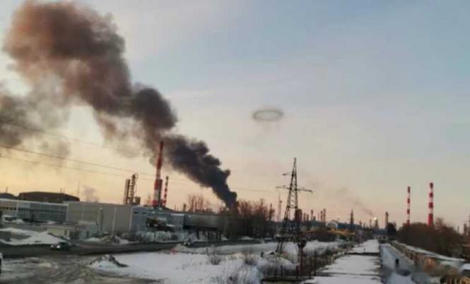 【乌克兰无人机袭击俄罗斯炼油厂】网页链接乌克兰无人机袭击了伊利斯基炼油厂和塞瓦斯