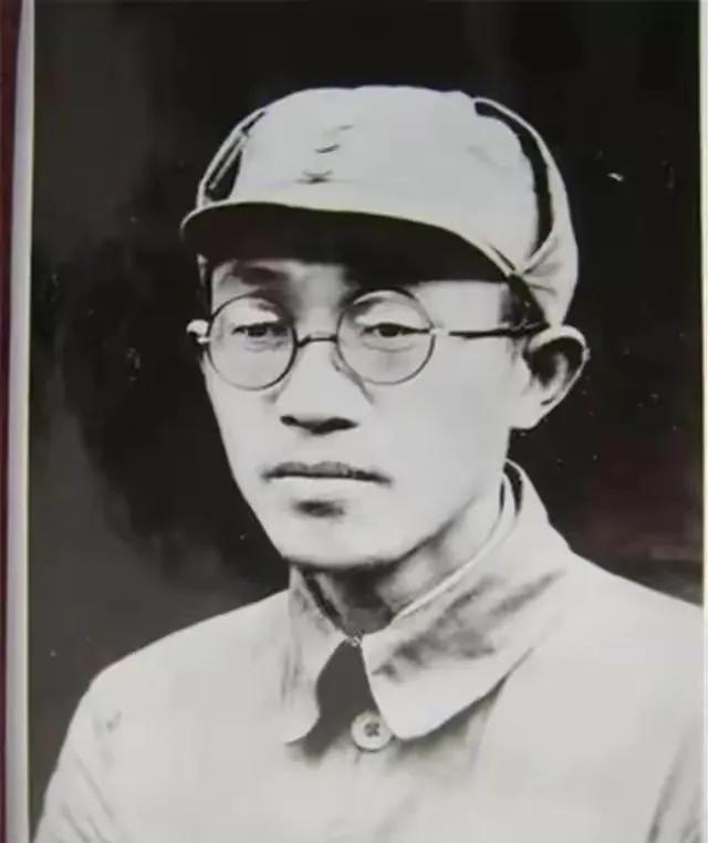 杨勇1980年请客吃饭花400元公款引纷争，黄克诚怒问：你是不是官当大了？
19