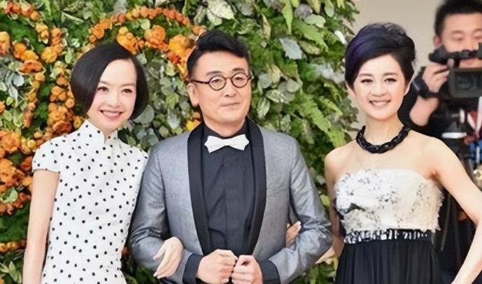 他跟鲁豫挤一张床，他说那是战友情，被拍到和王菲同行，他闭口不谈二十年，直到一个3