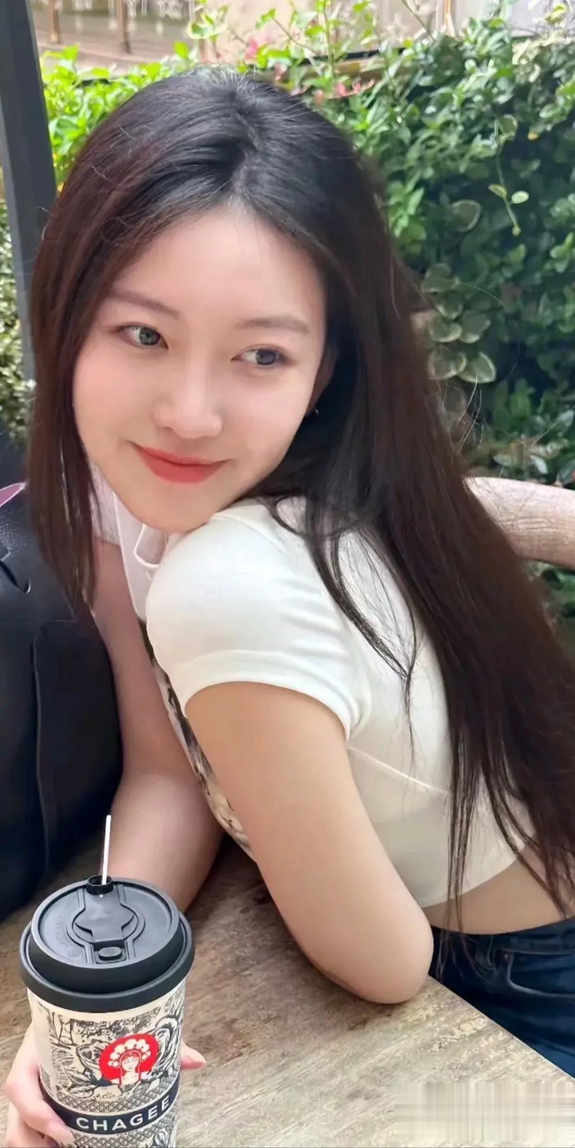 我们平常都喜欢叫对方老公或者老婆之类的昵称，甚至谈恋爱的还没有走进结婚殿堂的也这