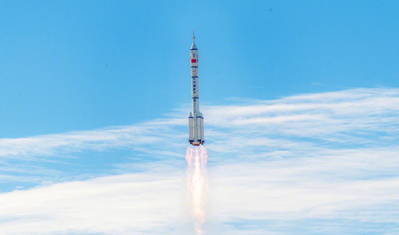 神舟二十二号飞船定在11月25号中午发射。这次任务很特别，它是第一次以无人货运的