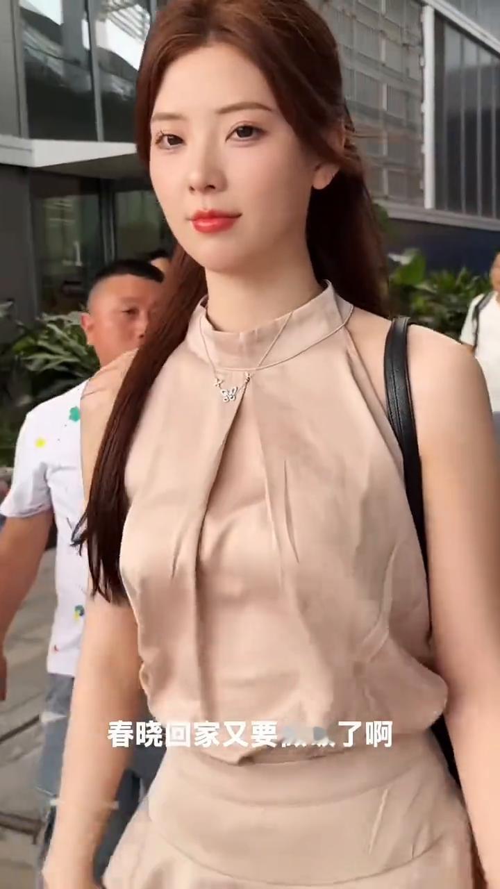 春晓回家又要做饭了，今天炒几个菜？今天炒八个菜，剩这八个菜不要这么多，吃不完今天