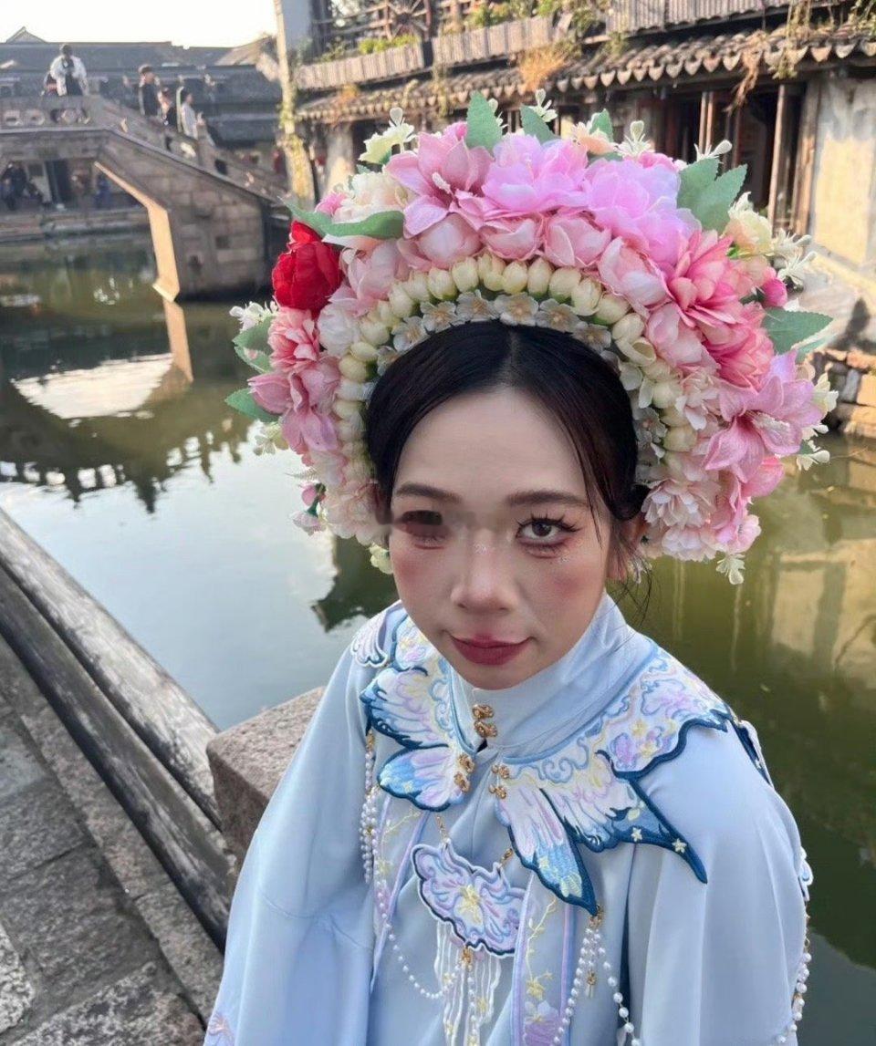 簪花妆造都能画成这样，小姐姐，你是碰到新手化妆师了吧？ ​​​