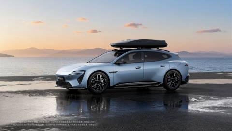 【阿维塔06T外观官图公布】2月5日，公布了“华为乾崑阿维塔首款全场景运动轿车”