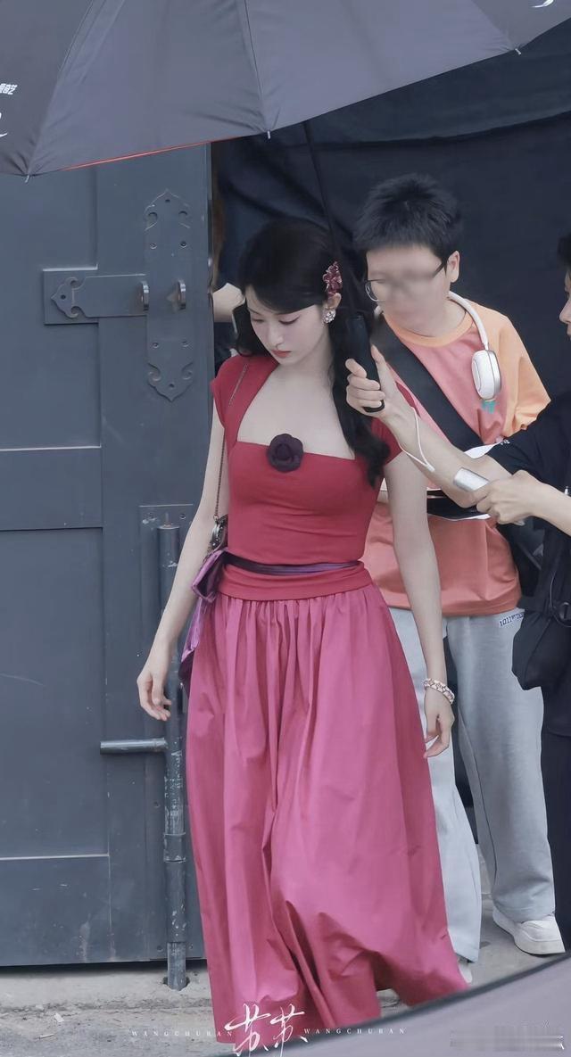 王楚然生图路透不吸肚子，好健康的身材打脸内娱畸形审美 