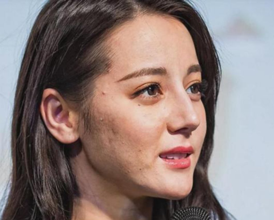 我去，迪丽热巴这皮肤状态是真的吗 ​​​