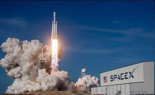 SpaceX上市狂欢退潮：盘前跌破首发价
受大规模发债消息冲击，SpaceX盘前