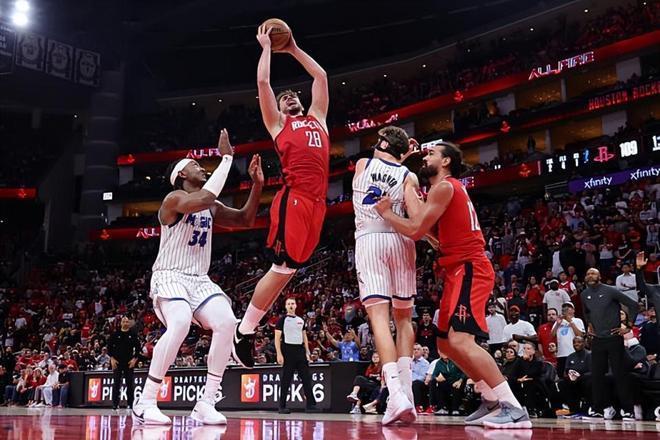 轮休解决不了问题，关键还是交易。任何球队躺这么多人也白搭。火箭现在伤病比快船还严