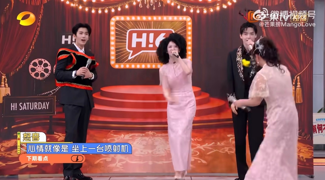 每次同框都离其他人更近点 这又是谁的产品 