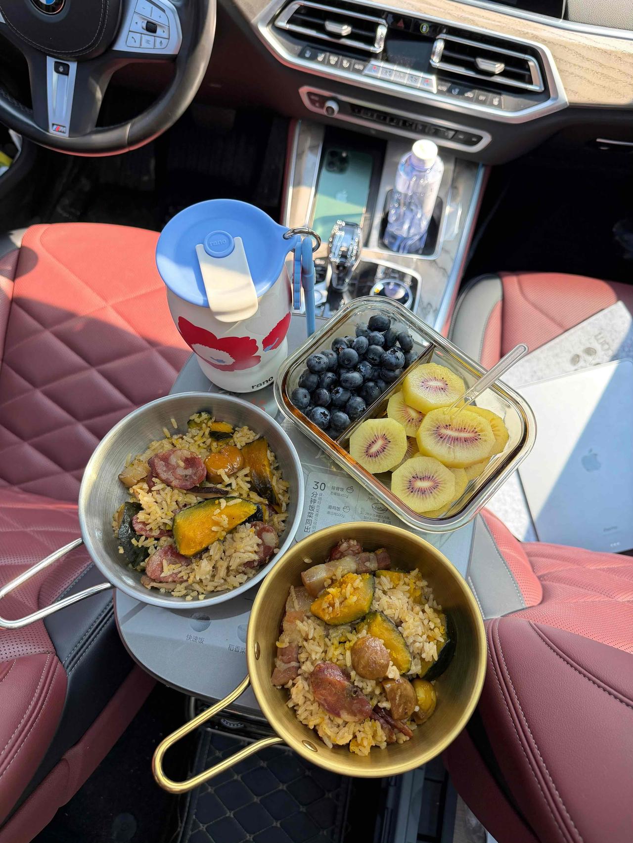 今年春节回婆婆家，我干了件被全家吐槽的事——临走前直接端了一整锅春笋腊肠焖饭上车