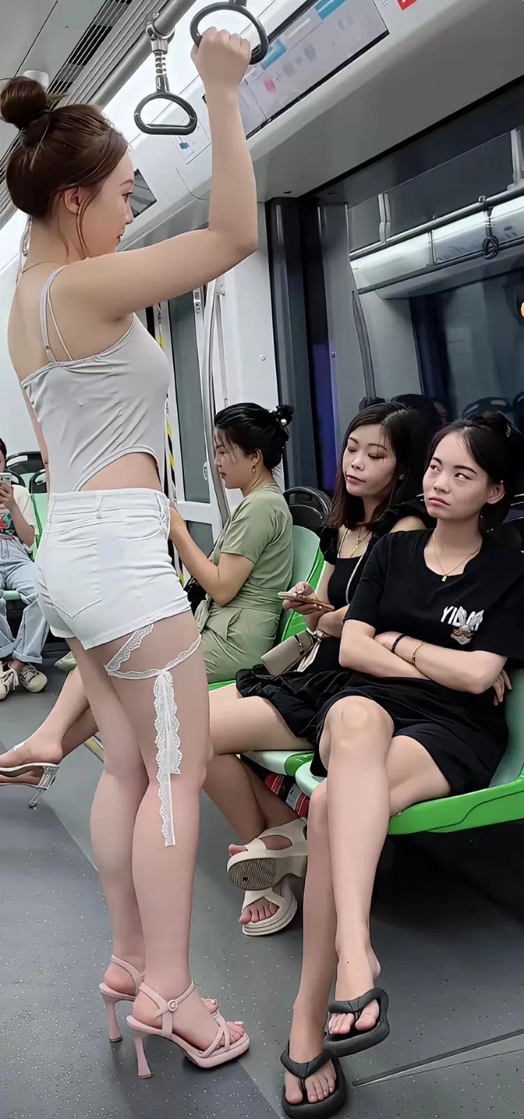 马斯克成立”美国党“你怎么看马斯克造车，造火箭，放烟花，刚刚把特朗普送进白宫，这