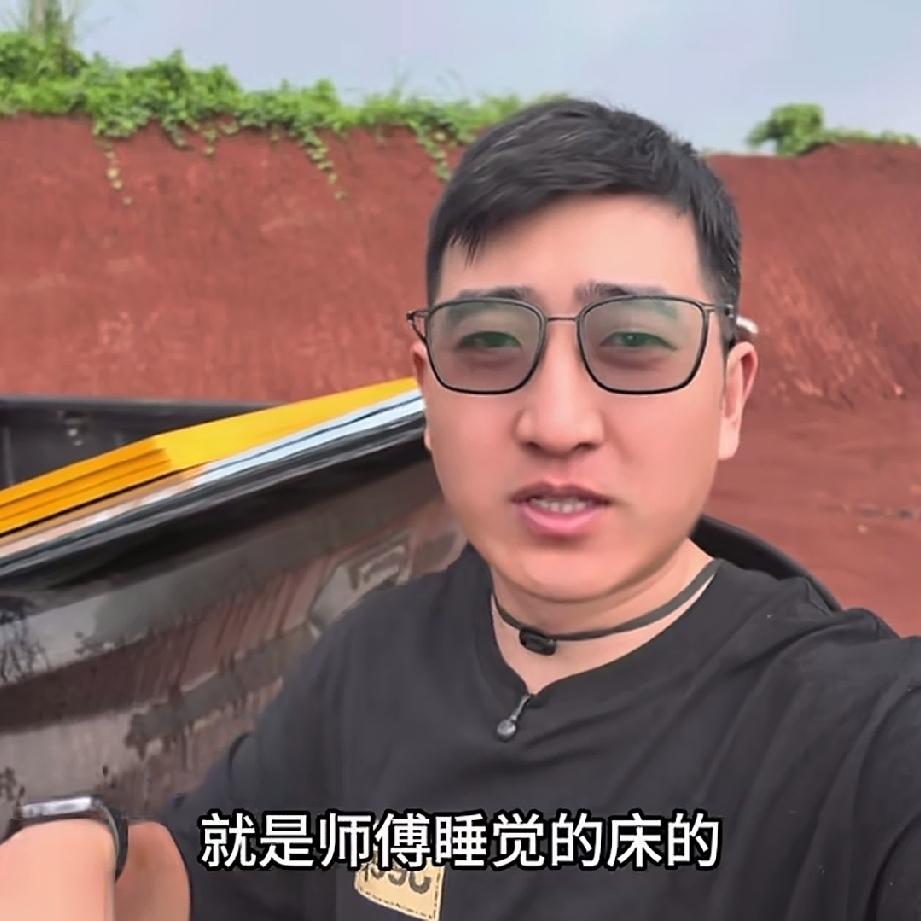 大山和诗诗在老挝勐赛买了一块土地在那里盖房子，他们在中国请了三个大师傅，都是大山