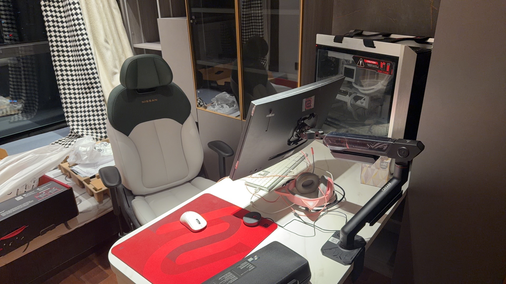 忙完月底的北京车展应该能休息一段时间。电脑啥的已经弄好了，好想打瓦……