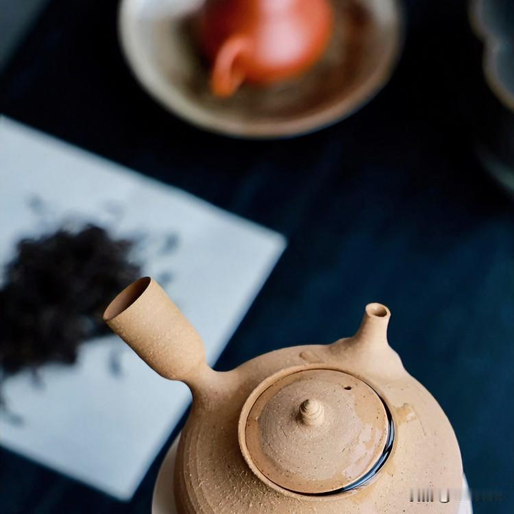 古风杂言《茶道吟》
茶烟袅袅兮若云游，叶沉浮兮意难求。
喧若朝市兮终归寂，浓如春