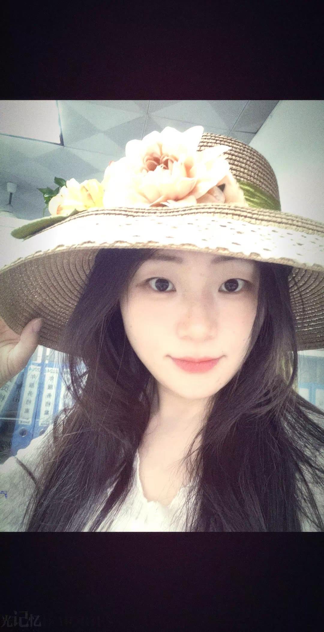 正如我曾走过山，走过水，其实只是借助它们走过我的生命；我看着天，看着地，其实只是
